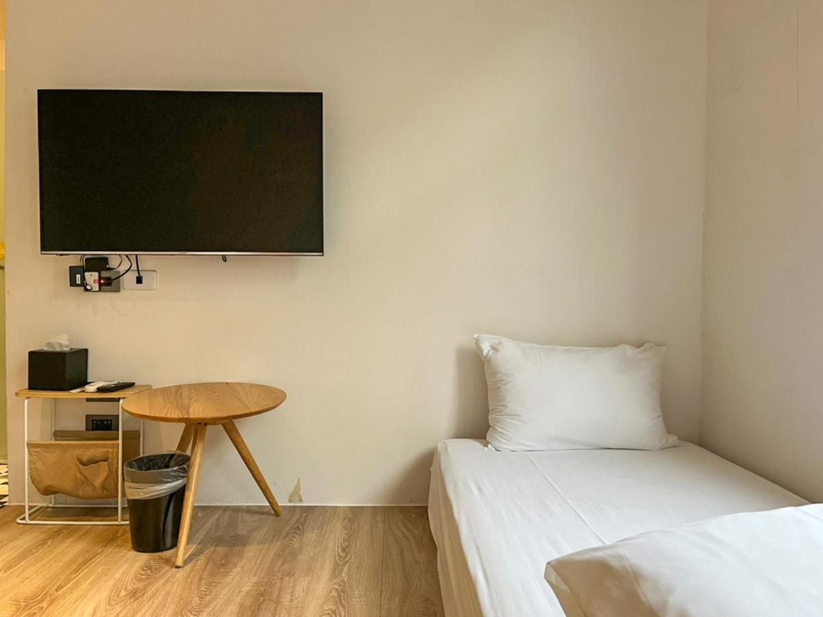 Light Hostel Hualien Buitenkant foto